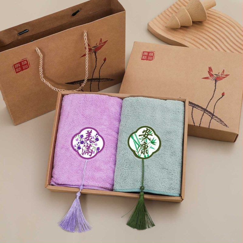 Korall velúr törölköző ajándékdobozban – esküvői szuvenír, 260 g, hímzés és varrás, logó nyomás lehetséges