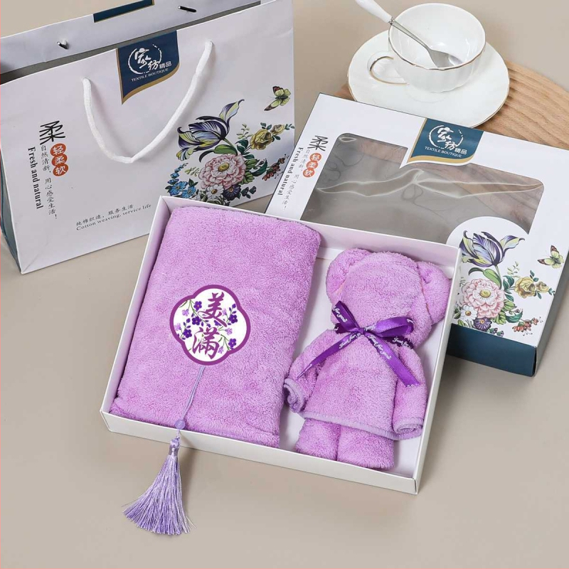 Korall velúr törölköző ajándékdobozban – esküvői szuvenír, 260 g, hímzés és varrás, logó nyomás lehetséges