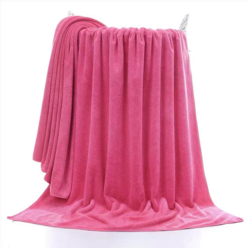 Vannas dvielis no superfīnas šķiedras, 32 pavedieni, šuves malas, svars 300–400 g, vannas/pludmales dvielis