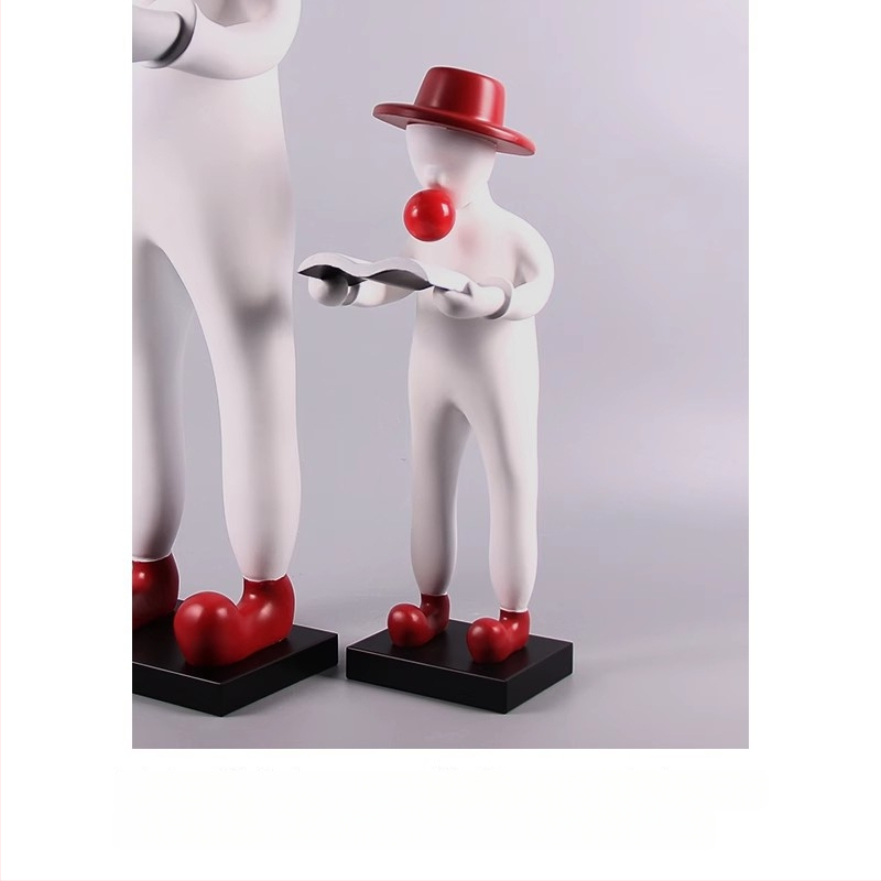 Sēdoša sveķu skulptūra: puišelis tur balonus un pūš burbuļus, vienkāršs un mūsdienīgs stils; Materiāls: sveķi + nerūsējošais tērauds; Amats: Cits; Dāvana: Personas dāvana