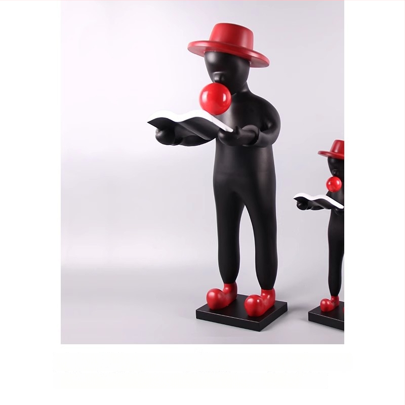 Sēdoša sveķu skulptūra: puišelis tur balonus un pūš burbuļus, vienkāršs un mūsdienīgs stils; Materiāls: sveķi + nerūsējošais tērauds; Amats: Cits; Dāvana: Personas dāvana