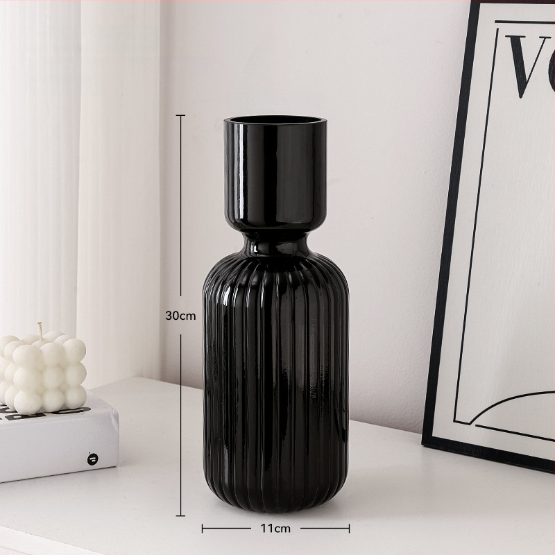 Melna keramikas vāze galdam un viesistabai — minimālistisks dizains (Materiāls: Keramika; Kategorija: Vāze; Zīmols: Nothing; Stils: Cits)