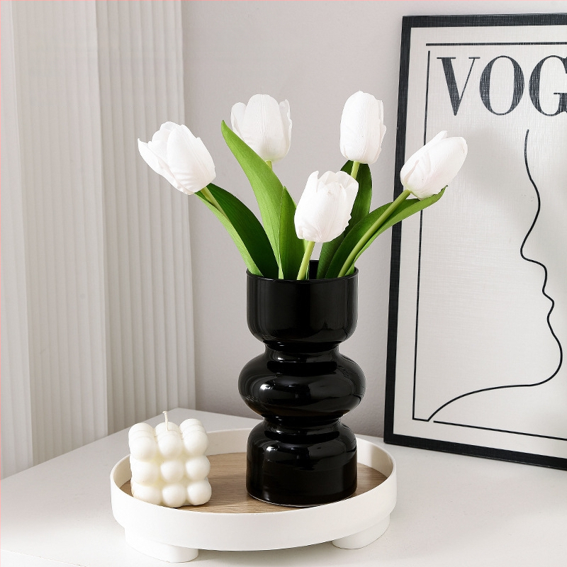 Melna keramikas vāze galdam un viesistabai — minimālistisks dizains (Materiāls: Keramika; Kategorija: Vāze; Zīmols: Nothing; Stils: Cits)