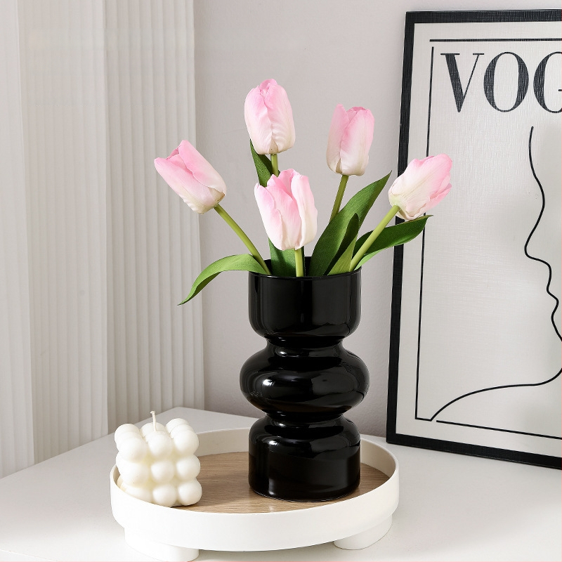 Melna keramikas vāze galdam un viesistabai — minimālistisks dizains (Materiāls: Keramika; Kategorija: Vāze; Zīmols: Nothing; Stils: Cits)