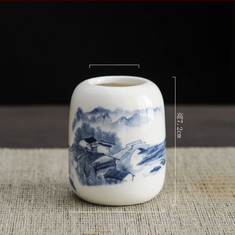 Porcelāna vāze ķīniešu stilā uz galda; Materiāls: porcelāns; Kategorija: vāze; Iepakojums: kartona iepakojums; Dāvanas gadījumi: kāzas, dzimšanas diena, izlaidums, pārvākšanās