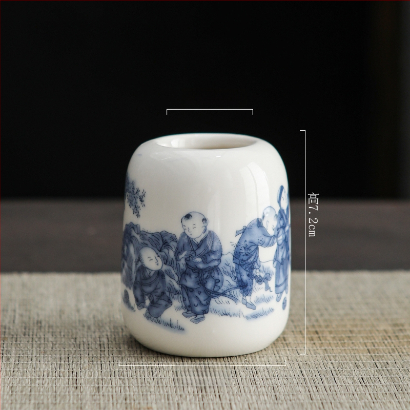 Porcelāna vāze ķīniešu stilā uz galda; Materiāls: porcelāns; Kategorija: vāze; Iepakojums: kartona iepakojums; Dāvanas gadījumi: kāzas, dzimšanas diena, izlaidums, pārvākšanās