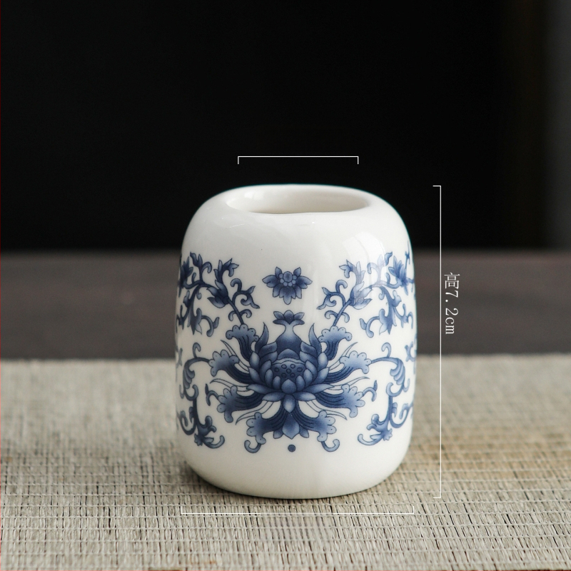 Porcelāna vāze ķīniešu stilā uz galda; Materiāls: porcelāns; Kategorija: vāze; Iepakojums: kartona iepakojums; Dāvanas gadījumi: kāzas, dzimšanas diena, izlaidums, pārvākšanās