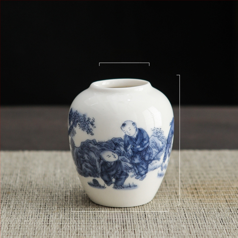 Porcelāna vāze ķīniešu stilā uz galda; Materiāls: porcelāns; Kategorija: vāze; Iepakojums: kartona iepakojums; Dāvanas gadījumi: kāzas, dzimšanas diena, izlaidums, pārvākšanās