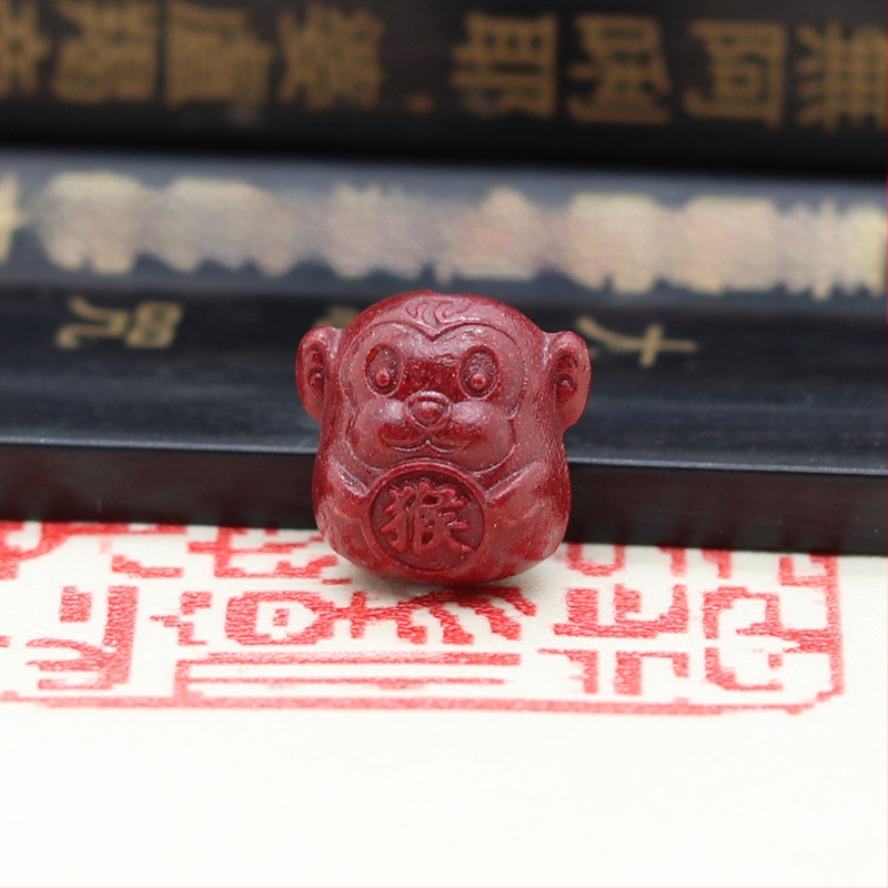 Zodijaki mini privjesak od prirodnog cinnabara, graviranje i poliranje, čistoća 95%, mogućnost prilagođavanja