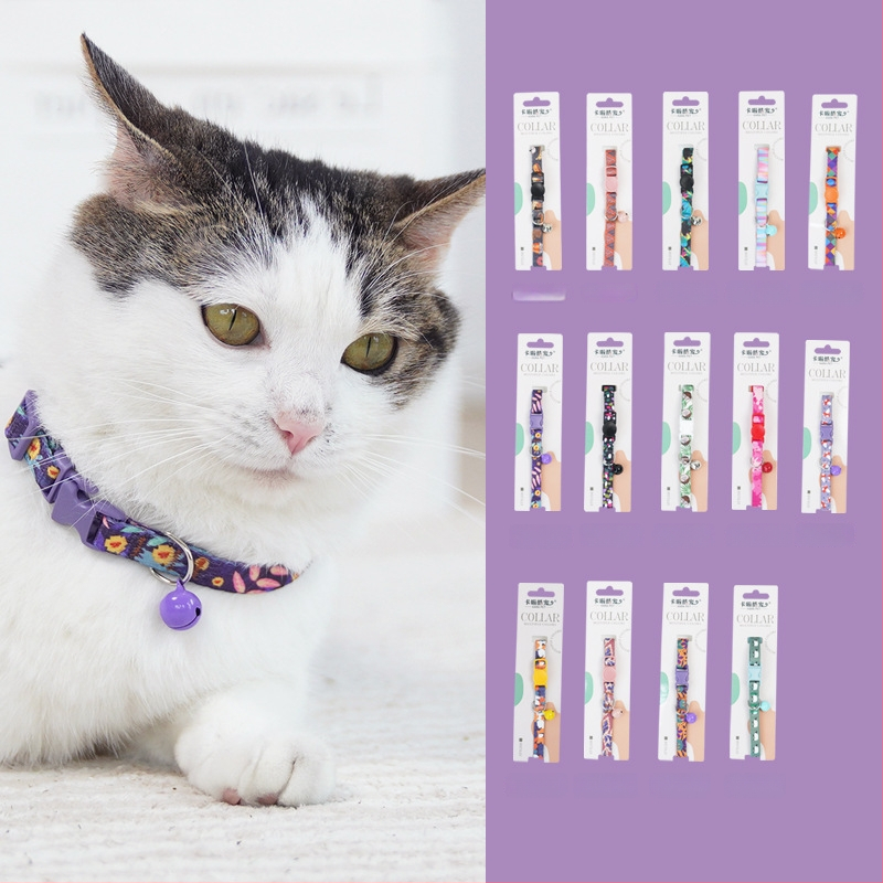 Colier pentru pisici cu clopoțel și papion, design gât-scarf, cataramă de siguranță anti-sufocare, poliester