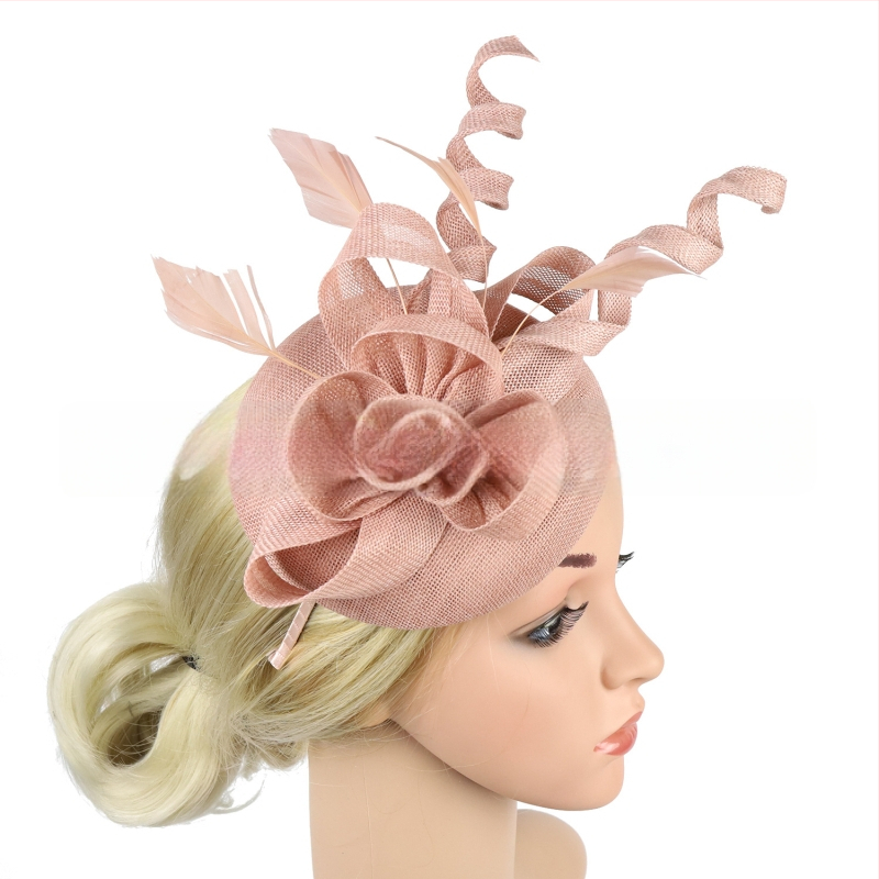 Rokām darināts spirālveida matu aksesuārs no mākslīgās konopes, ar vienas zobu spraudni, līgavām un ballēm