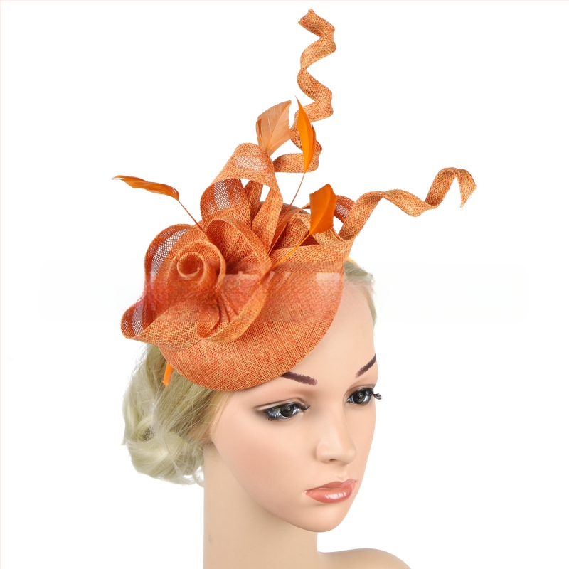 Rokām darināts spirālveida matu aksesuārs no mākslīgās konopes, ar vienas zobu spraudni, līgavām un ballēm