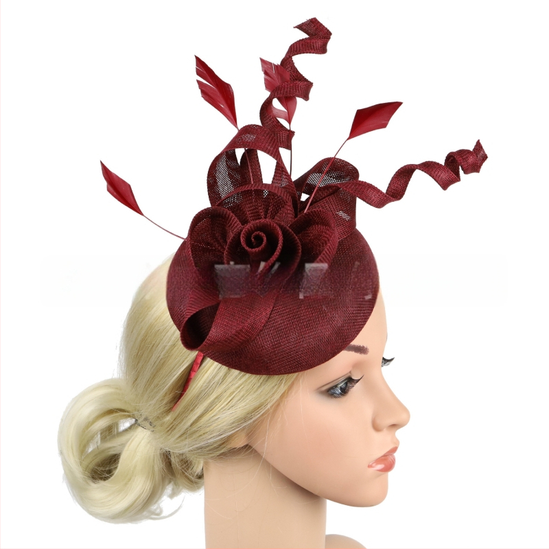 Rokām darināts spirālveida matu aksesuārs no mākslīgās konopes, ar vienas zobu spraudni, līgavām un ballēm