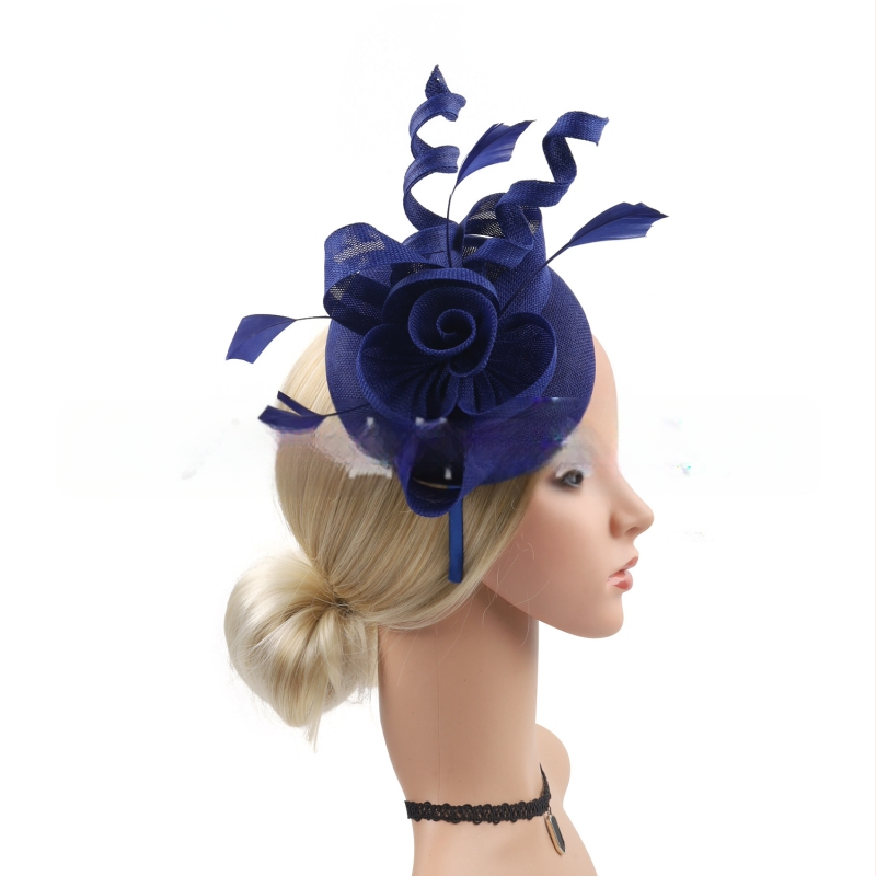 Rokām darināts spirālveida matu aksesuārs no mākslīgās konopes, ar vienas zobu spraudni, līgavām un ballēm