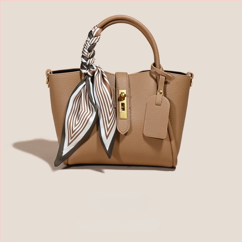 Női kosár alakú tote táska selyem viráganyagból, belső rekesz, mikroszálas műbőr bélés, puha felépítés, tavasz 2025