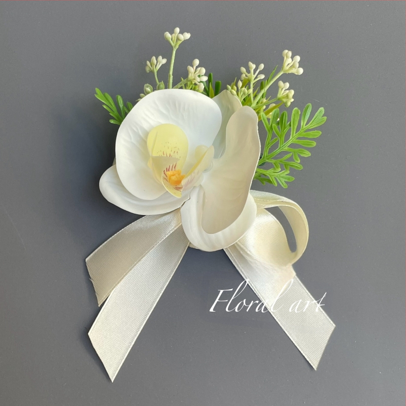 Rokas ziedu korsāde ar tauriņrožu orhideju — kāzu aksesuārs, personīgs dāvinājums, piemērots dzimšanas dienai un Ziemassvētkiem