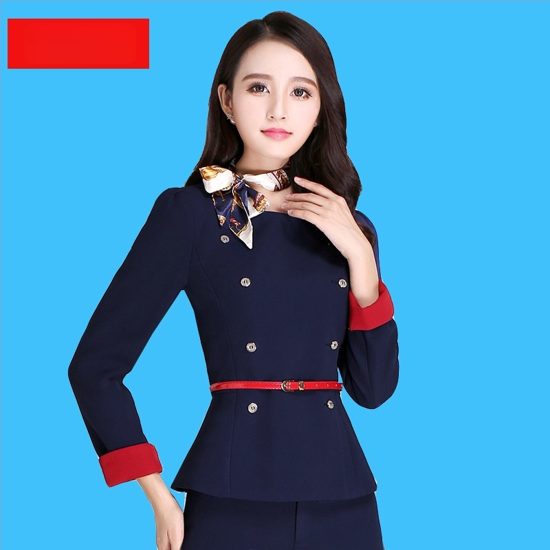 Profesionalus moterų kelnių kostiumas – dviejų dalių komplektas rudens-žiemos. Metai/sezonas: Summer 2023; Audinys: poliesterio pluoštas; Pagrindinė medžiaga: ožkos oda; Rankovės: trečdalio ilgio; Sijono ilgis: vidutinio ilgio.