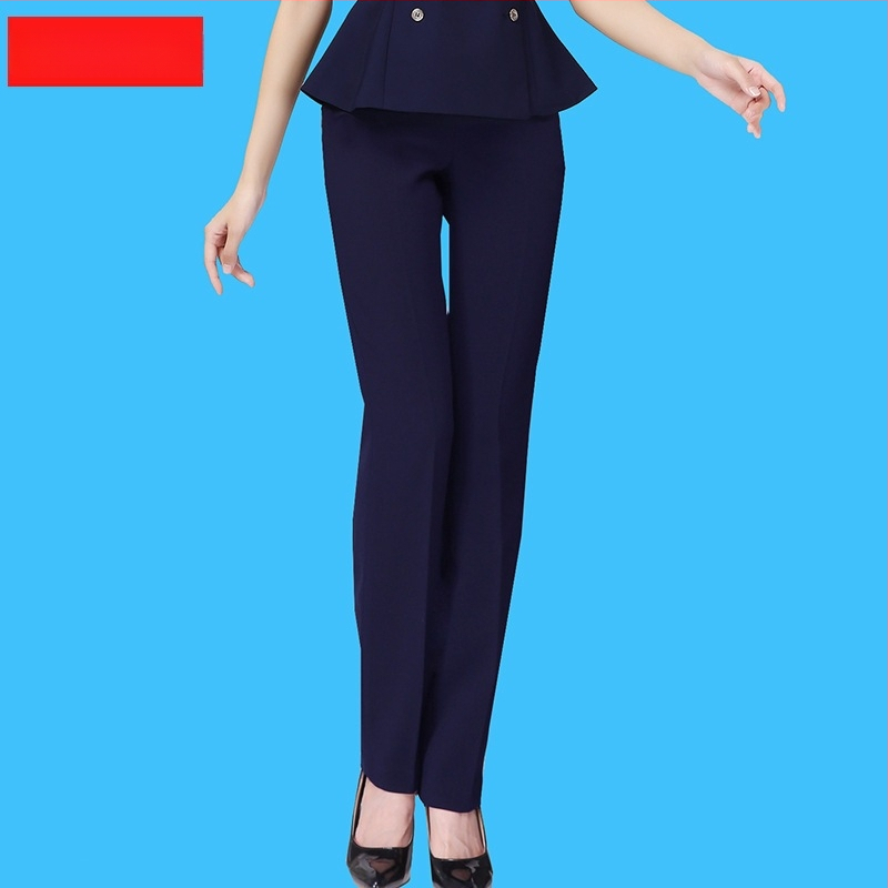 Profesionalus moterų kelnių kostiumas – dviejų dalių komplektas rudens-žiemos. Metai/sezonas: Summer 2023; Audinys: poliesterio pluoštas; Pagrindinė medžiaga: ožkos oda; Rankovės: trečdalio ilgio; Sijono ilgis: vidutinio ilgio.