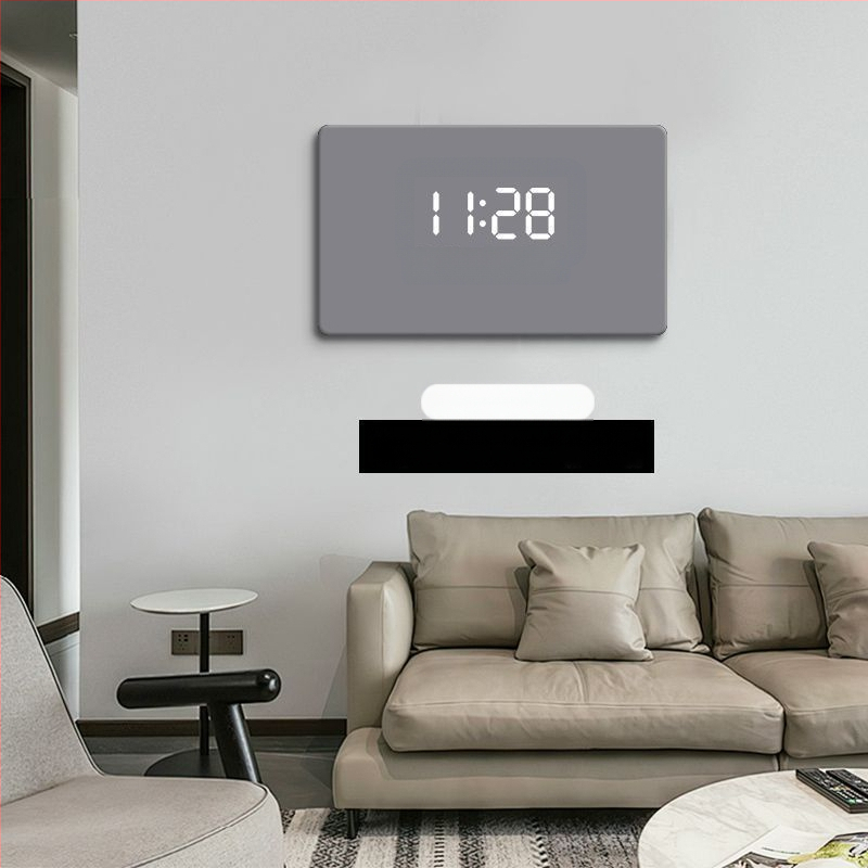 Taisnstūra sienas pulkstenis ar digitālo displeju, LED atmosfēras apgaismojumu, ārēja barošana un lecējošu sekundes kustību