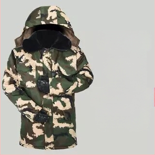 Āra kokvilnas pūkaina jaka ar kamuflāžas rakstu, kapuci, iekšējā flīsa oderē, pildījums poliester-pamats, ūdensnecaurlaidīga.