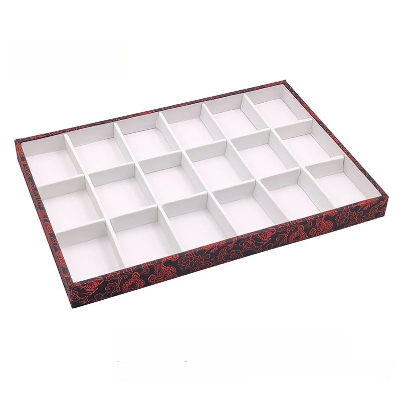 Vienas daļas juvelierizstrādājumu demonstrēšanas plāksne ar 125 nodalījumiem; materiāls: presēta koka plāksne; antīkā stilā; savienojuma konstrukcija