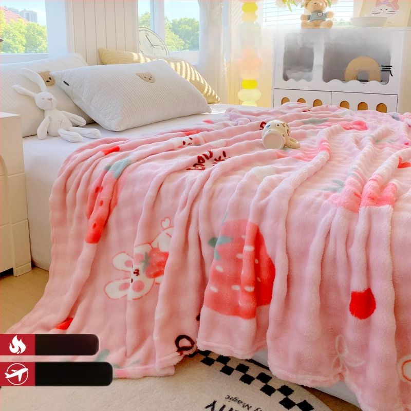 Pliša dvieļu segu ar ģeometriskiem, karikatūru un augu motīviem – visu sezonu izmantošanai, pielāgojama, no sintētiskām šķiedrām, piemērota gultai vai dīvānam