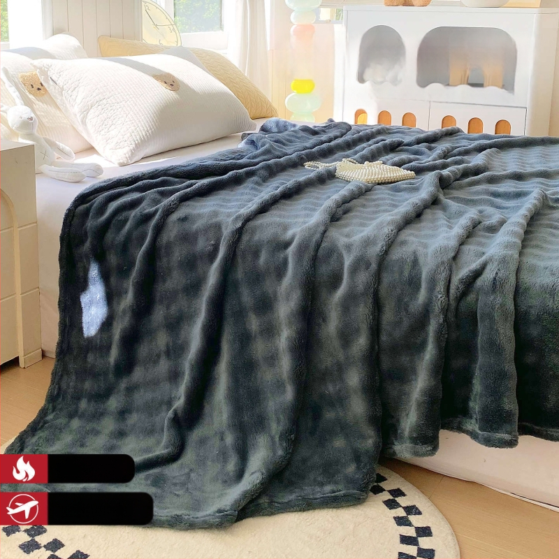 Pliša dvieļu segu ar ģeometriskiem, karikatūru un augu motīviem – visu sezonu izmantošanai, pielāgojama, no sintētiskām šķiedrām, piemērota gultai vai dīvānam