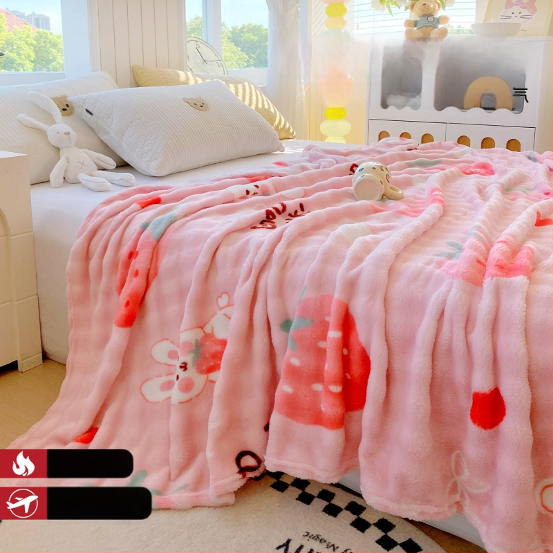 Pliša dvieļu segu ar ģeometriskiem, karikatūru un augu motīviem – visu sezonu izmantošanai, pielāgojama, no sintētiskām šķiedrām, piemērota gultai vai dīvānam