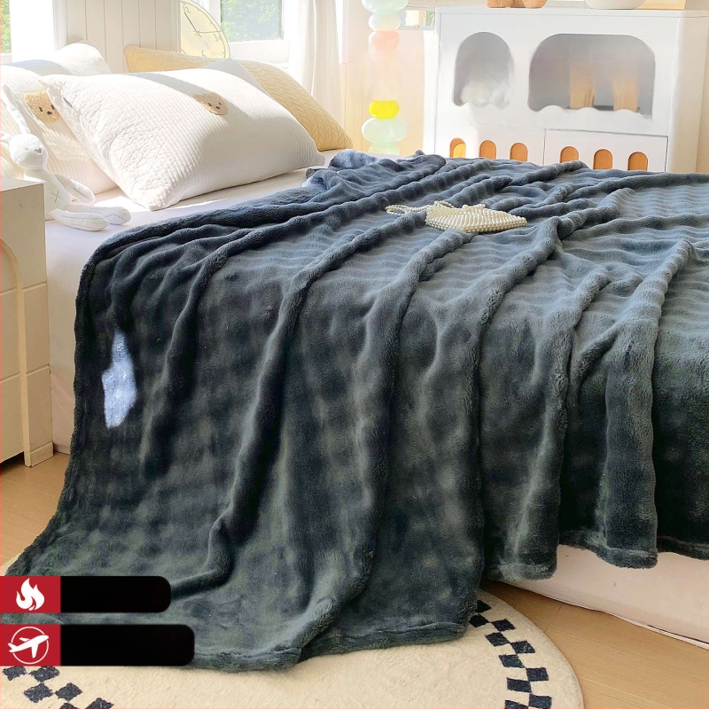 Pliša dvieļu segu ar ģeometriskiem, karikatūru un augu motīviem – visu sezonu izmantošanai, pielāgojama, no sintētiskām šķiedrām, piemērota gultai vai dīvānam