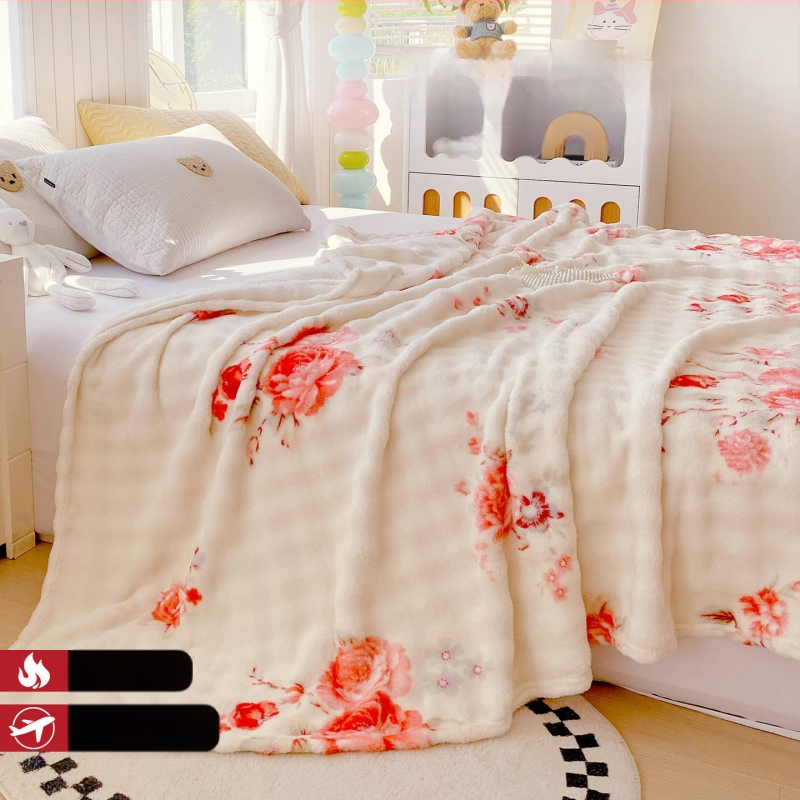 Pliša dvieļu segu ar ģeometriskiem, karikatūru un augu motīviem – visu sezonu izmantošanai, pielāgojama, no sintētiskām šķiedrām, piemērota gultai vai dīvānam