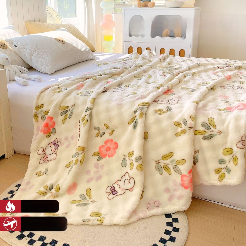 Pliša dvieļu segu ar ģeometriskiem, karikatūru un augu motīviem – visu sezonu izmantošanai, pielāgojama, no sintētiskām šķiedrām, piemērota gultai vai dīvānam