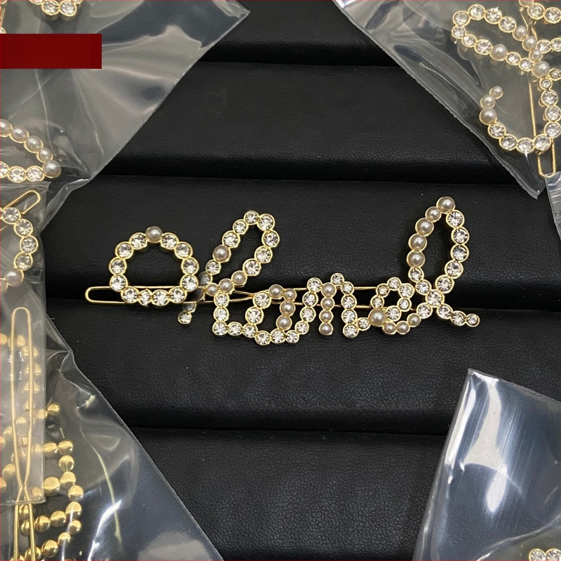 Misiņa matu sprādze ar vara sakausējuma inlay, sānu knaible ar dubulto C burta, elektroplatinga pārklājums, svaigs un salds stils, sievietēm galvas rotas