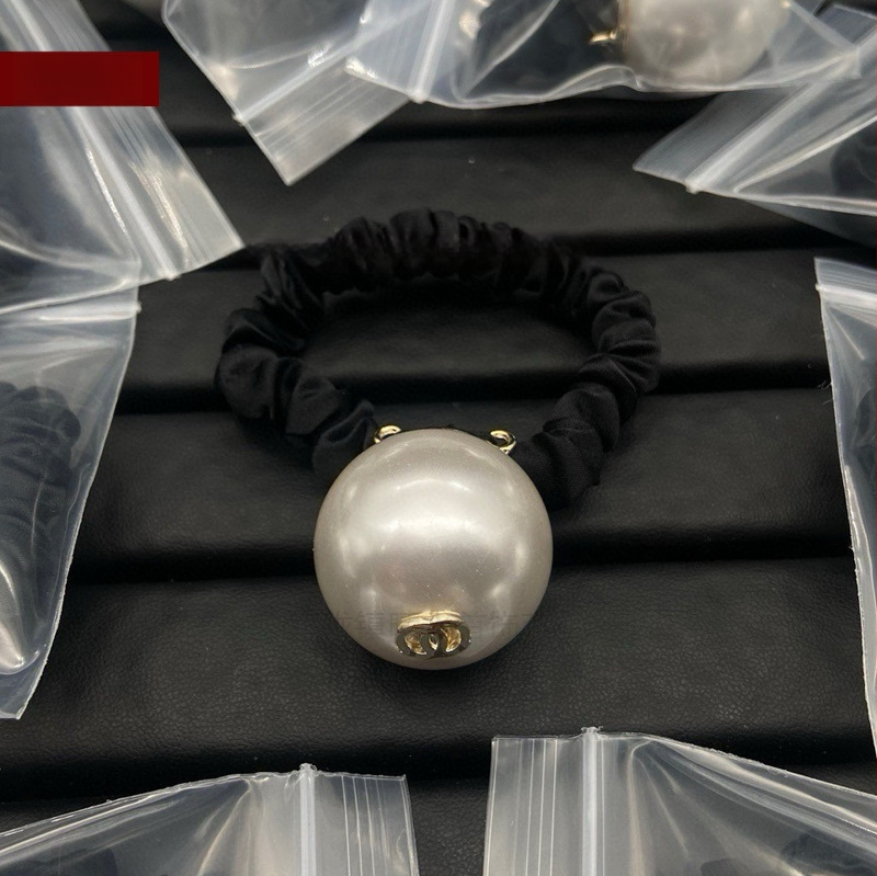 Misiņa matu sprādze ar vara sakausējuma inlay, sānu knaible ar dubulto C burta, elektroplatinga pārklājums, svaigs un salds stils, sievietēm galvas rotas