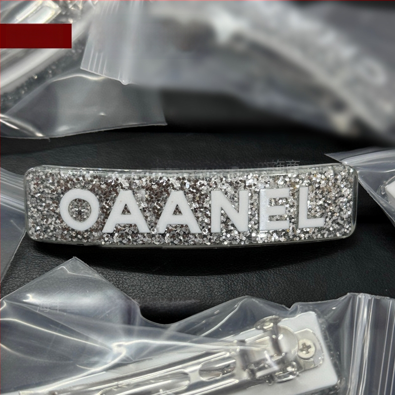 Misiņa matu sprādze ar vara sakausējuma inlay, sānu knaible ar dubulto C burta, elektroplatinga pārklājums, svaigs un salds stils, sievietēm galvas rotas