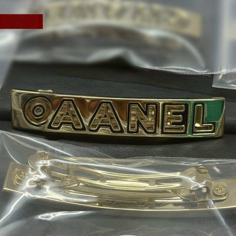 Misiņa matu sprādze ar vara sakausējuma inlay, sānu knaible ar dubulto C burta, elektroplatinga pārklājums, svaigs un salds stils, sievietēm galvas rotas