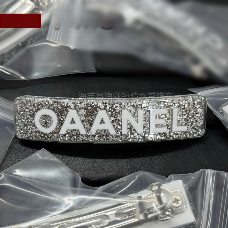 Misiņa matu sprādze ar vara sakausējuma inlay, sānu knaible ar dubulto C burta, elektroplatinga pārklājums, svaigs un salds stils, sievietēm galvas rotas