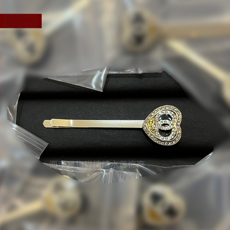 Misiņa matu sprādze ar vara sakausējuma inlay, sānu knaible ar dubulto C burta, elektroplatinga pārklājums, svaigs un salds stils, sievietēm galvas rotas