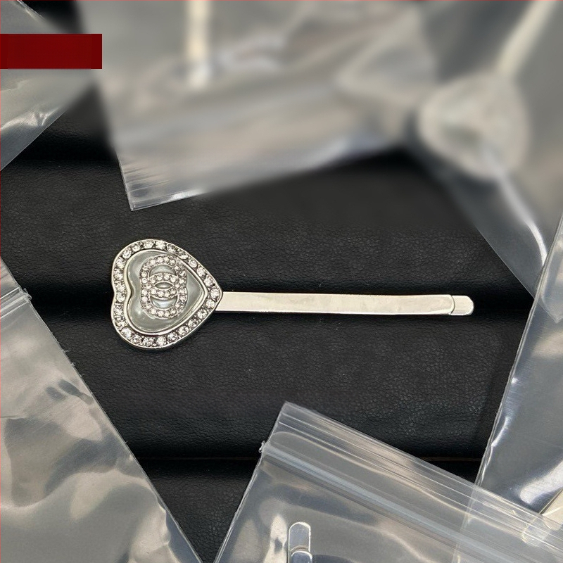 Misiņa matu sprādze ar vara sakausējuma inlay, sānu knaible ar dubulto C burta, elektroplatinga pārklājums, svaigs un salds stils, sievietēm galvas rotas