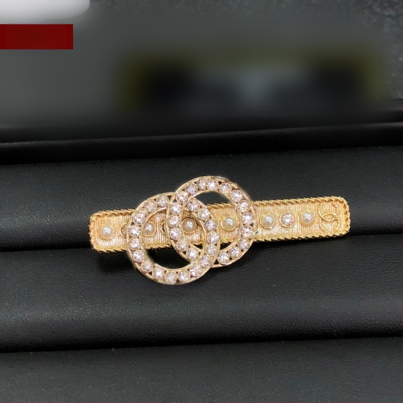 Misiņa matu sprādze ar vara sakausējuma inlay, sānu knaible ar dubulto C burta, elektroplatinga pārklājums, svaigs un salds stils, sievietēm galvas rotas