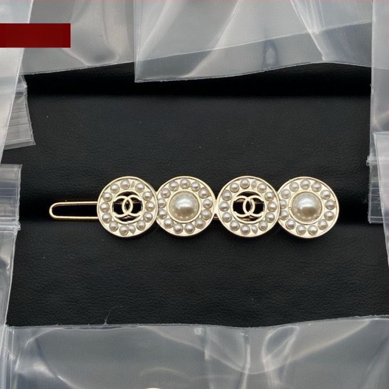 Misiņa matu sprādze ar vara sakausējuma inlay, sānu knaible ar dubulto C burta, elektroplatinga pārklājums, svaigs un salds stils, sievietēm galvas rotas