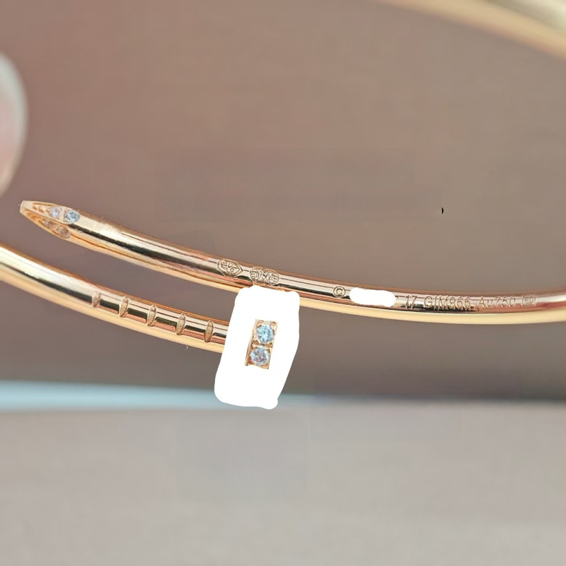 Nagu rokassprādze, V zelts, ģeometriska forma, iegravēti augsta oglekļa diamanti, unisex – modes luksusa stils, 2023. gada pavasara izlaidums