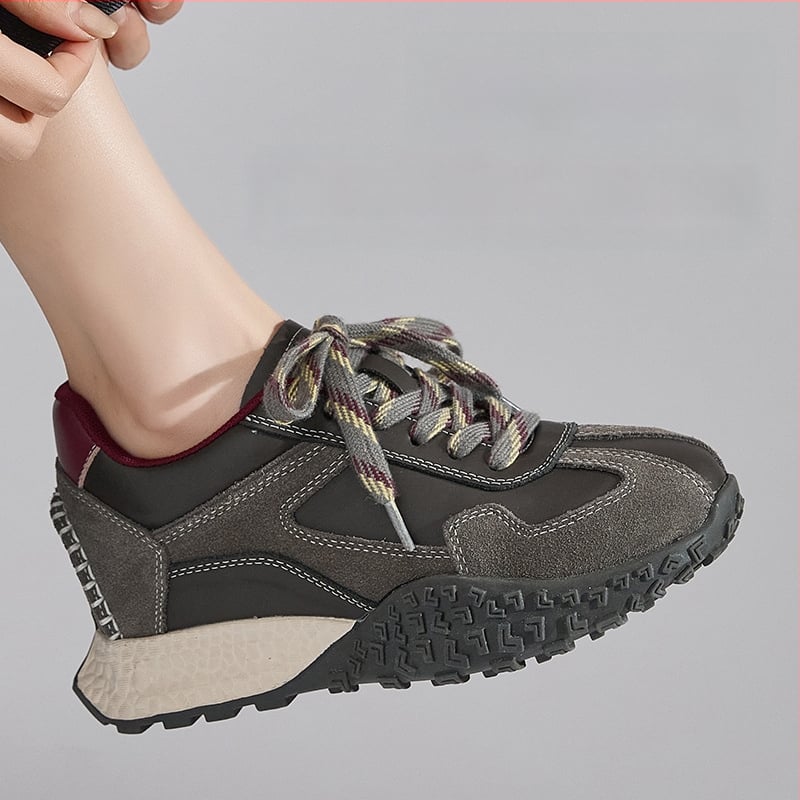 Sieviešu platformas treniņapavi — Slēpts 7 cm pacēlums, augšējā daļa vidēji augsta virs potītes, Augšējā materiāla: cūku āda + sintētiskā āda + audums, Iekšējā zole: cūku āda + latekss, Zole: gumija