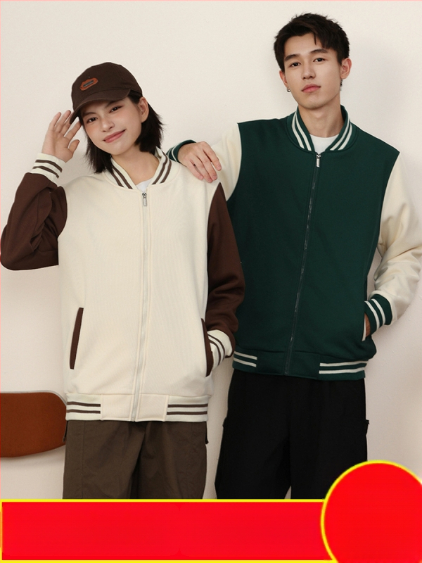 Bloku raksta baseball jaka ar rāvējslēdzēju, stāvošs kakls, brīvā piegriezuma griezums, logotipa druka