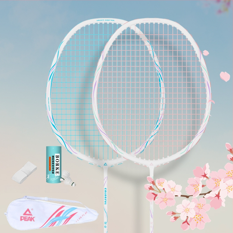 Badmintona rakete ar oglekļa šķiedras rāmi (svars 85-89 g; rokturis G5; tiešais sitiens; vidēja stingrība)