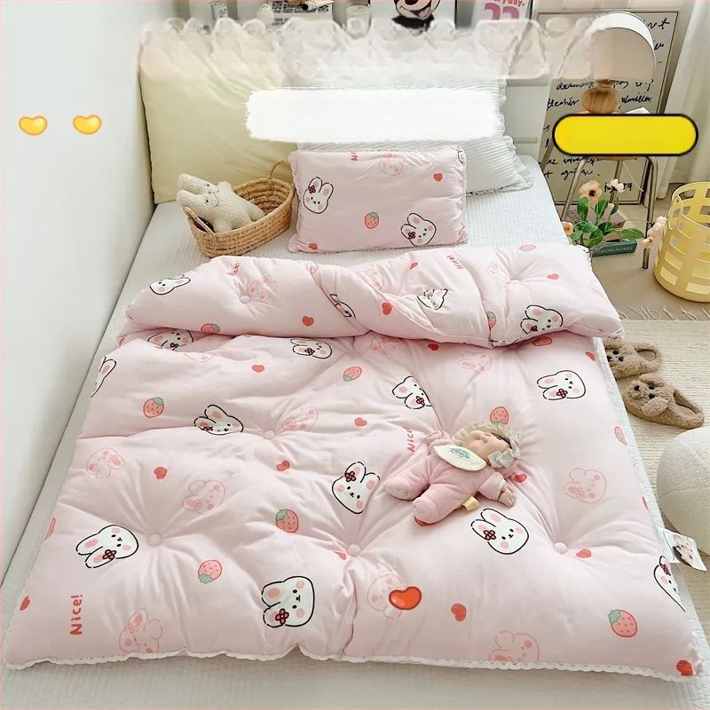 Bērnu adīts kokvilnas pleds ar sojas šķiedras pildījumu, karikatūru stilā (svars 1.0–1.5 kg; visas sezonas; auduma blīvums 133×76; materiāls: adīts kokvilna; pildījums: sojas šķiedra)