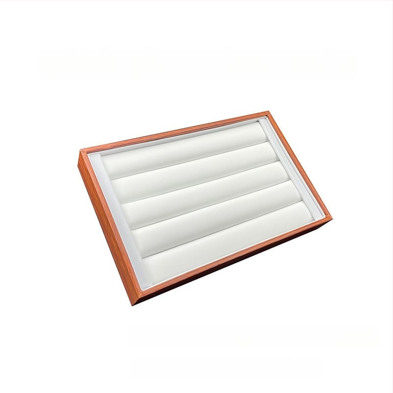 Rotaslietu izstādīšanas trauks ar apstiprinātu privāto zīmolu, 2023. gada pavasaris, mākslas stils