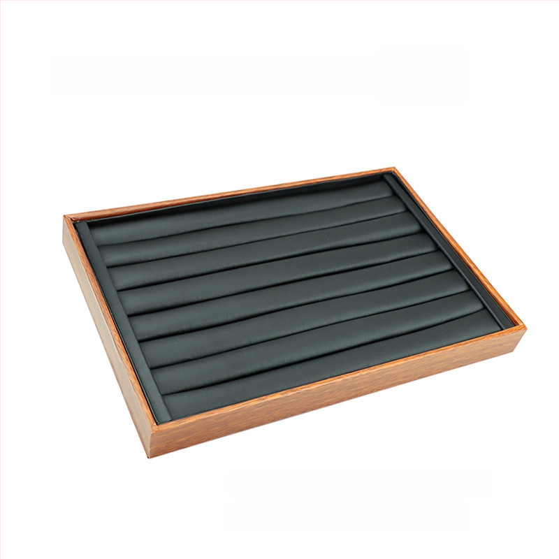 Rotaslietu izstādīšanas trauks ar apstiprinātu privāto zīmolu, 2023. gada pavasaris, mākslas stils