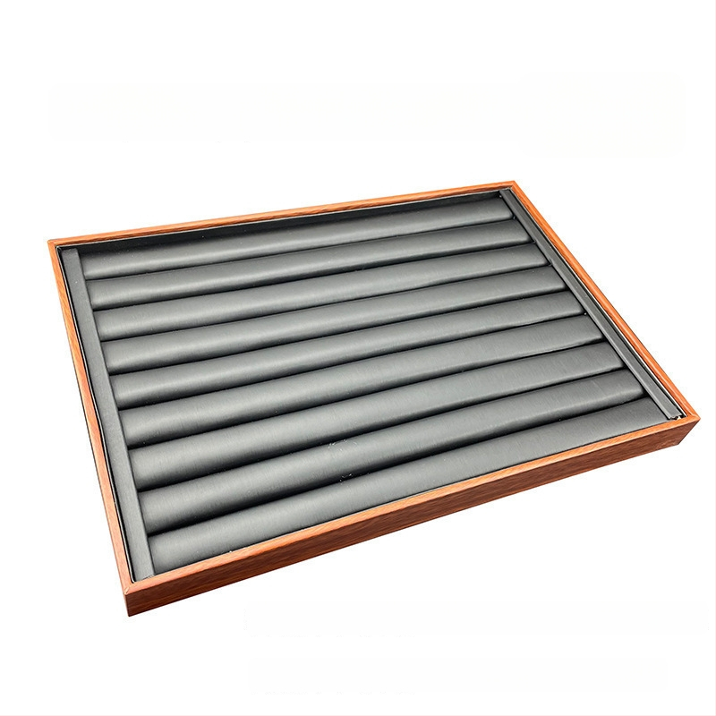 Rotaslietu izstādīšanas trauks ar apstiprinātu privāto zīmolu, 2023. gada pavasaris, mākslas stils