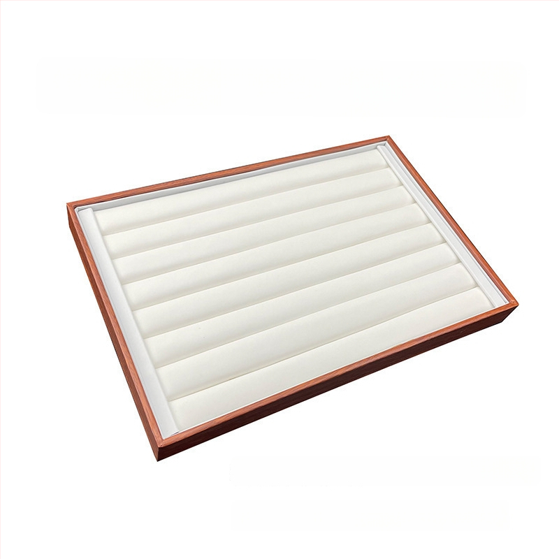 Rotaslietu izstādīšanas trauks ar apstiprinātu privāto zīmolu, 2023. gada pavasaris, mākslas stils