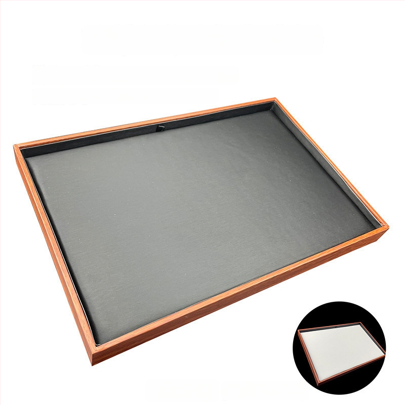 Rotaslietu izstādīšanas trauks ar apstiprinātu privāto zīmolu, 2023. gada pavasaris, mākslas stils